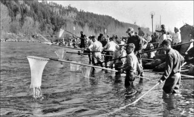 Smelt dippers on the west bank of the Sandy River during a smelt run in the 1950s. Troutdale HIstorical Society photo