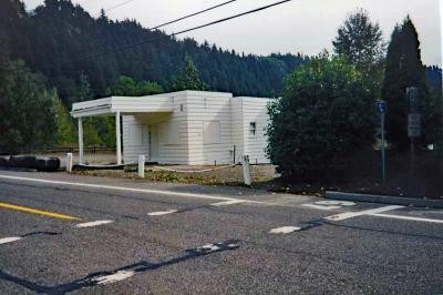 The historic gas station (now the site of Sugarpine), c1994.  Photo courtesy of the Troutdale Historical Society.