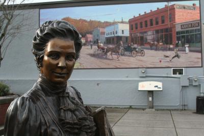 Sculpture of Clara Latourell Larsson at Mayors Square 
