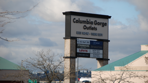 Columbia Gorge Outlets sign