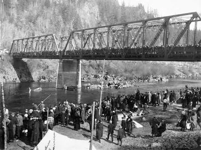 Crowds swarm the Sandy River c1923  to fish for smelt or watch the spectacle. Troutdale HIstorical Society photo