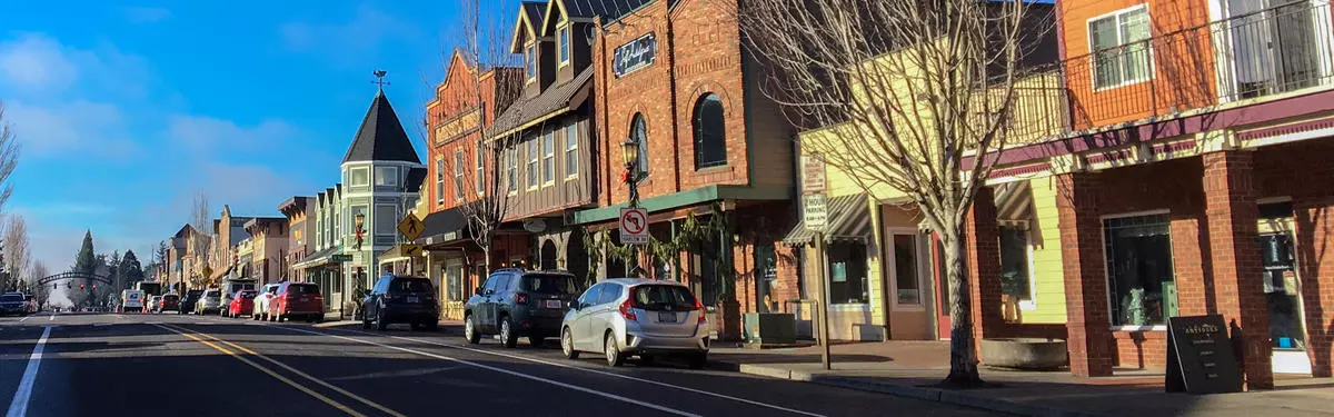 Downtown Troutdale looking west on Historic Columbia River Highway