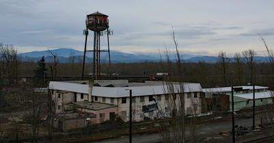 Troutdale Confluence site in January 2019. The dilapidated building is the former wool pullery.