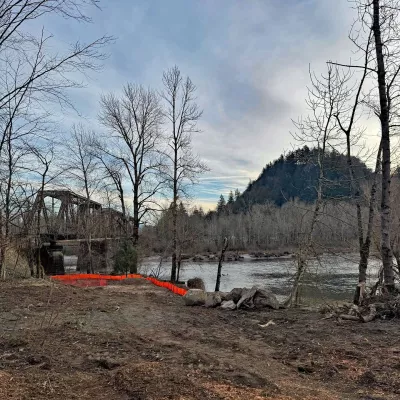 A view of the riverbank at Sandy River Park and Trail