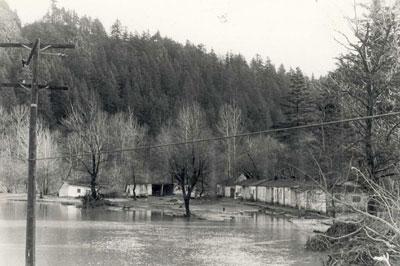 1964flooda.jpg Photo A: The flood of 1964 isolates the Staten Motel, later torn down, in what now is Glenn Otto Community Park. View southeast.