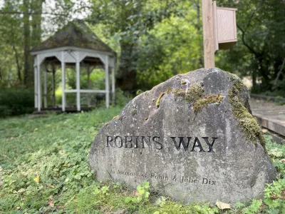 robins_way_rock.jpg Engraved rock at the Robins Way trailhead