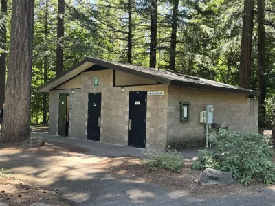 Restroom building at Glenn Otto Park