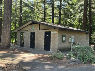 Restroom building at Glenn Otto Park
